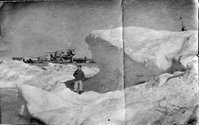 Советский матрос на льдине в Чукотском море на фоне эсминца проекта 7 «Разумный» : 875.jpg