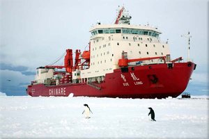 http://www.arcticprogress.com/tag/xue-long/ : xue-long-icebreaker.jpg