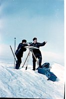  15462-Савин М. Начальник станции Северный полюс-5 Н.Волков и гидролог В.Спичкин ведут наблюдения.jpg
