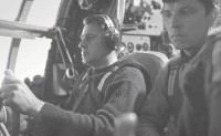  КК пилот 1 класса Л.В. Загорский и борт-инженер Н.Л. Нямин.jpg