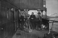 Киносъемка на мостике "Литке", слева направо: капитан Ю.К.Хлебников, О.Ю.Шмидт и М.А.Трояновский : 12.jpg