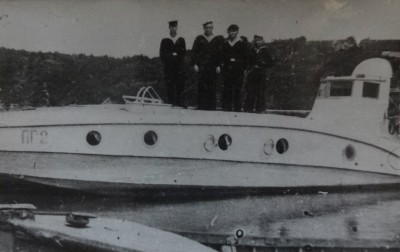  Экипаж глиссера. Хабаровск. 1947. Из собрания В.М. Корякова.jpg