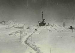 wegener-institut-station.jpg : View of the Eastern Station in spring 1930