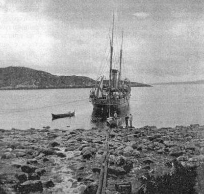  Военный транспорт «Бакан» пополняет запасы пресной воды. Губа Тюва, 1913.jpg