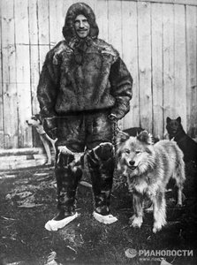  Георгий Седов в полярном костюме в Архангельске в 1912 году.jpg