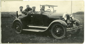  1926-1927 автомобиль (возможно) летчика Найденова.jpg