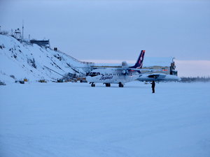  Ан-140 в Черском 16.01.2007.jpg