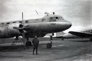  Ли-2 СССР-04237 на аэродроме в Черском.jpg
