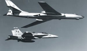 26-16-1.jpg : Американский палубный истребитель F/A-18A сопровождает советский Ту-16. 1985 год. Фото с сайта www.navy.mil