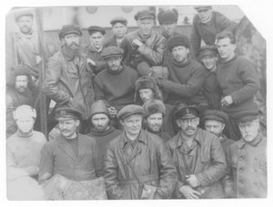  Группа участников научной экспедиции на советском ледокольном пароходе Георгий Седов_1930.jpg