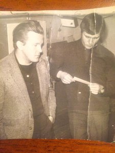  Валерий Подхватов и Леонид Вавилов на работе в радиобюро.1974-1975гг.jpeg