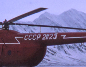  Mi-4 CCCP-21125 Isfjord Radio mars 1976 bakfr-utsnitt-Oddvar Ulvang.jpg