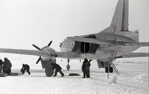  Вдовенко Ил-14 СССР-04179 на ледовом аэродроме СП-9 06 копия.jpg
