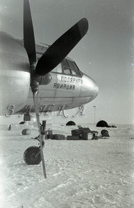  Вдовенко Ил-14 СССР-04179 на ледовом аэродроме СП-9 08 копия.jpg