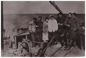  Неизвестные 7 человек на палубе 001.jpg