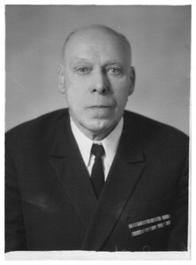  Портрет с орденскими планками.jpg