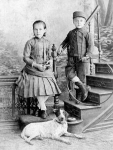  Валериан Альбанов в возрасте 8 лет с сестрой Людмилой. Воронеж, 1889 г..jpeg
