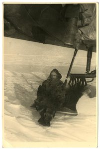  Аккуратов Валентин Иванович на льдине во время полярной экспедиции1.jpg