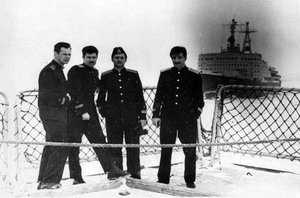  Сзади - ат. л-л Ленин. 1963 г..jpg